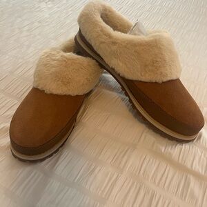 Timberland Tan and Cream Women's Slippers size 7.5. New in box.